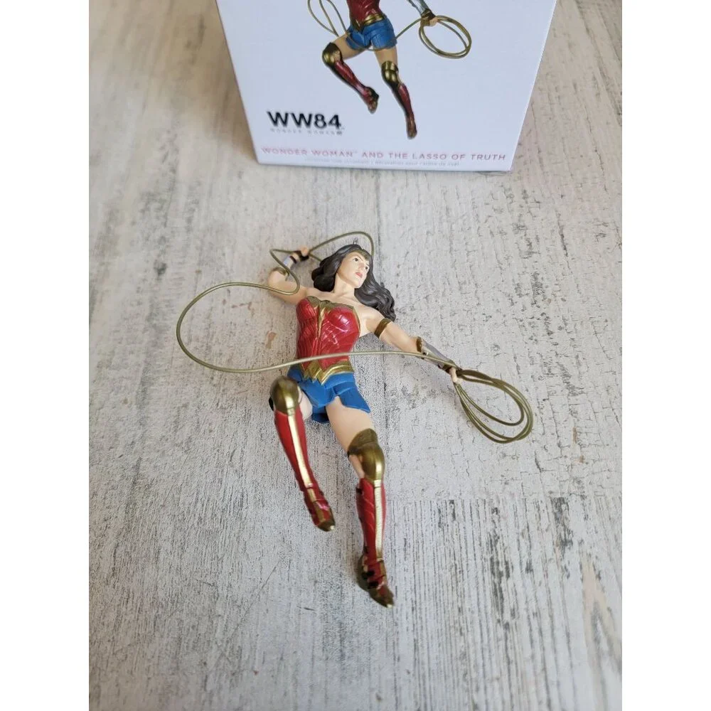 Hallmark Wonder Woman lasso of Truth ornament Xmas‎